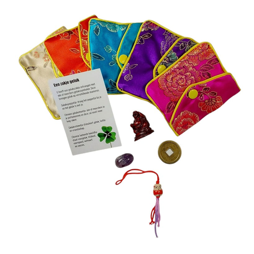 Geluksbuideltje met mini boeddha, muntje, steentje en gelukspoppetje