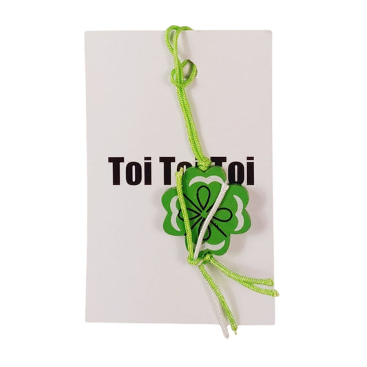 Wit kaartje 'Toi Toi Toi ' met klavertje vier