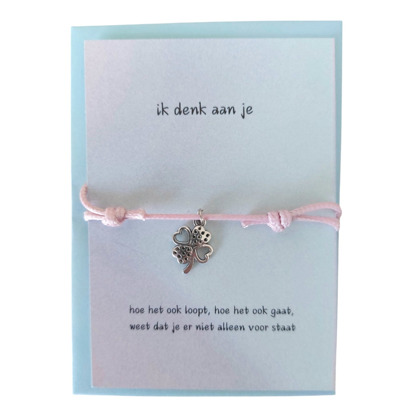 Kaartje ik denk aan je met klavertje vier hartjes armbandje