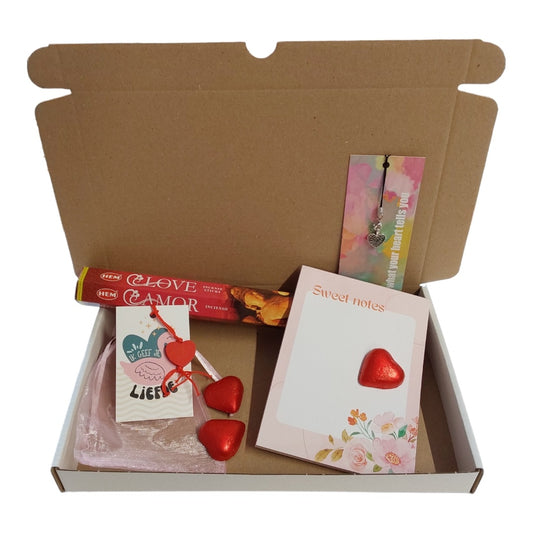 Brievenbuspakketje Liefde met wierook en hartjes