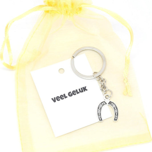 Sleutelhanger hoefijzer in een kadozakje met kaartje