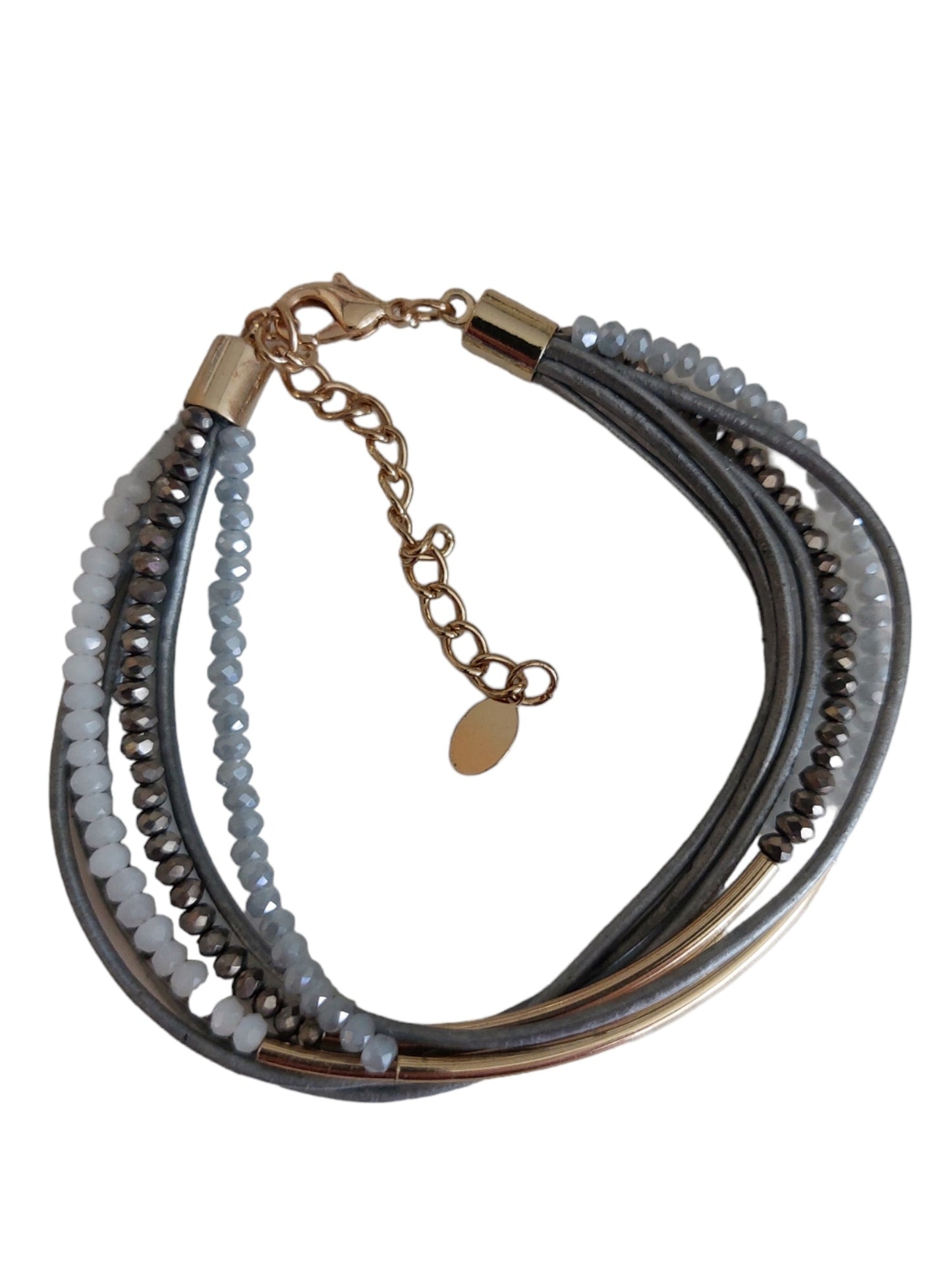 Armbandje uit verschillende strengen