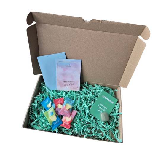 Bedankt brievenbus cadeautje met gelukssteen en snoephartjes