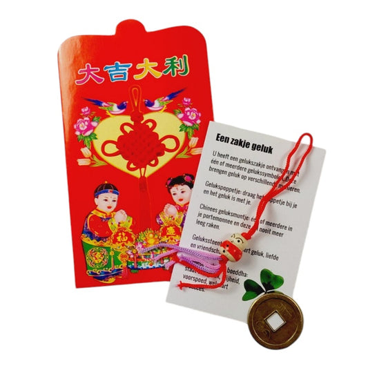 Chinees zakje met poppetje, geluksmuntje en uitlegje