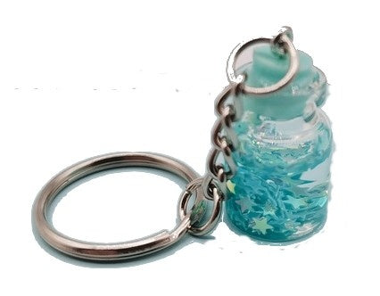 Mini flesje in blauw met kleine sterretjes aan sleutelring