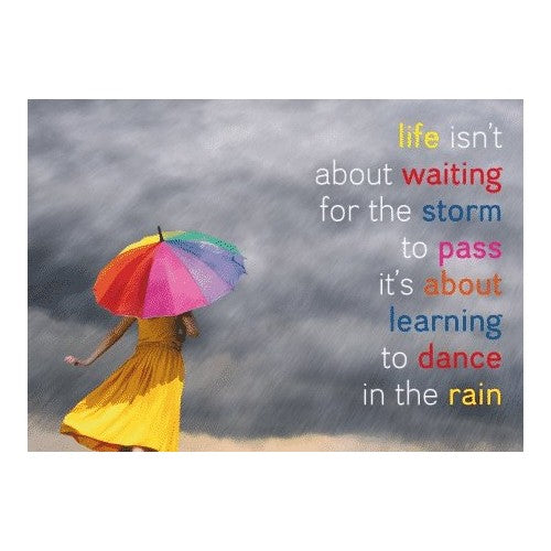 Tekstkaart 'Life is not about waiting for the storm to pass'