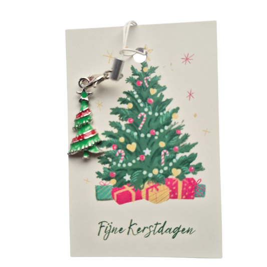 Kerstkaartje met kerstboom hangertje