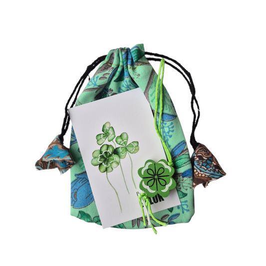 Tasje met gelukskaartje met klavertje 4