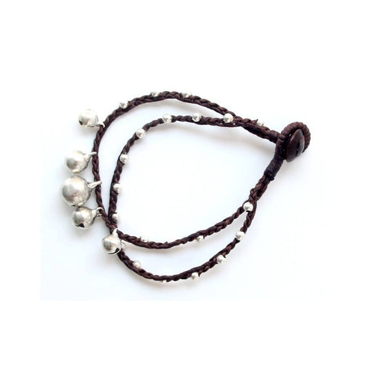 Bruin armbandje met belletjes