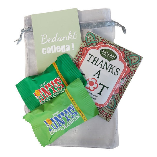 Zakje bedankt collega met thee en Tony Chocolonely
